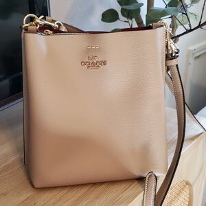 Coach Mollie Bucket 22 Bag in Tan